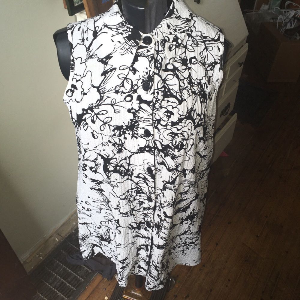 Soft Surroundings S oversized sleeveless black & white button down tunic